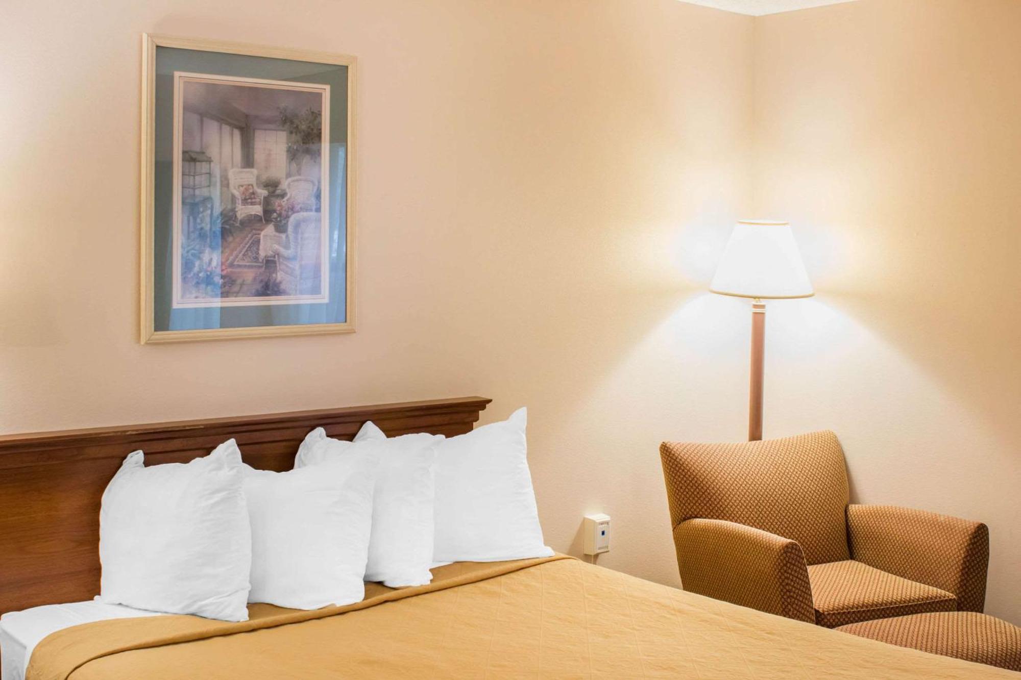 Econo Lodge Raleigh Esterno foto